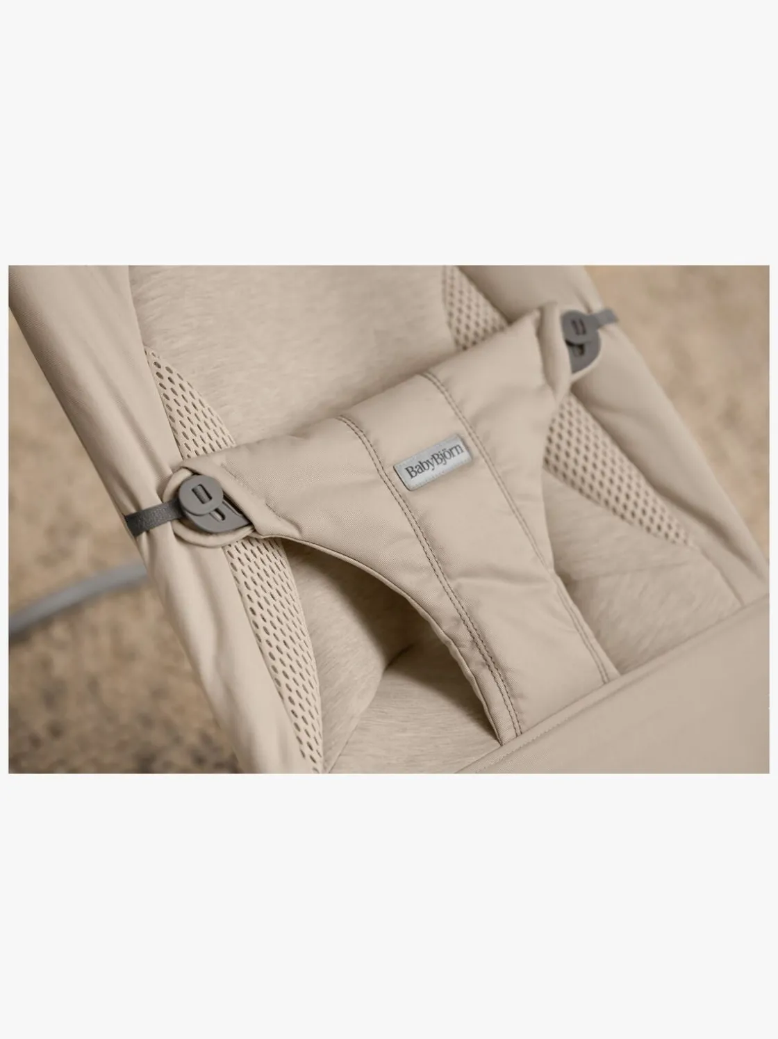 Skråstole & Babygynger|BABYBJORN BabyBjörn Balance Soft Skråstol Tri-Fabric, Sandgrå
