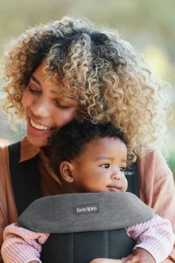 Bæreseler, Strækvikler & Bærestole|Spisetid|BABYBJORN BabyBjörn Hagesmæk til Bæresele Jersey, Mørkegrå