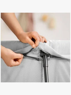 Børn BABYBJORN Børnesenge & Tilbehør-BabyBjörn Light Weekendseng, Silver inkl Overtrækslagen