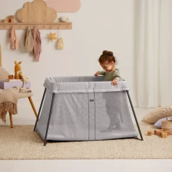 Børn BABYBJORN Børnesenge & Tilbehør-BabyBjörn Light Weekendseng, Silver inkl Overtrækslagen