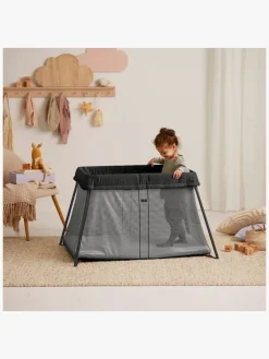 Børnesenge & Tilbehør|BABYBJORN BabyBjörn Light Weekendseng, Black inkl. Overtrækslagen