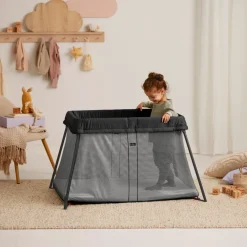 Børnesenge & Tilbehør|BABYBJORN BabyBjörn Light Weekendseng, Black inkl. Overtrækslagen