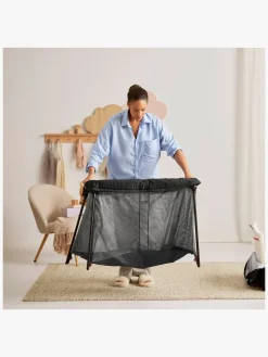 Børnesenge & Tilbehør|BABYBJORN BabyBjörn Light Weekendseng, Black inkl. Overtrækslagen