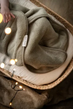 Interiør|BabysOnly Baby's Only Hooded Baby Tæppe med Fødder Cozy, Urban Green Grøn
