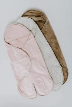 Børn BabysOnly Interiør-Baby's Only Hooded Baby Tæppe med Fødder Cozy, Urban Taupe