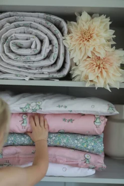 Sengetøj|ElsaBeskow Elsa Beskow Blomsterfesten Sengesæt 70 x 80 Tremmeseng, Pink