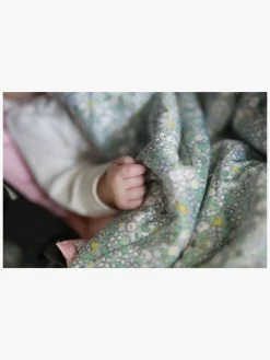 Interiør|ElsaBeskow Elsa Beskow Blomsterfesten Quiltet Tæppe, Blå