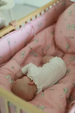 Sengetøj|ElsaBeskow Elsa Beskow Blomsterfesten Sengesæt 100 x 130 Tremmeseng, Pink