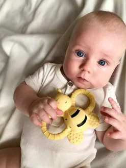 FILIBABBA Babylegetøj-Bella the Bee Bidelegetøj, Pale Banana