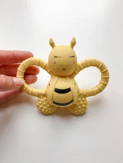 FILIBABBA Babylegetøj-Bella the Bee Bidelegetøj, Pale Banana