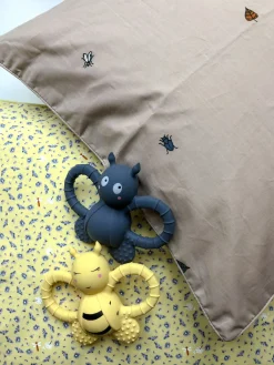 FILIBABBA Babylegetøj-Bella the Bee Bidelegetøj, Pale Banana