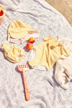 Uv & Strand|PetiteCherieAtelier Petite Chérie Atelier Nathalie UV-Badedragt, Yellow Stripe Gul/Hvid