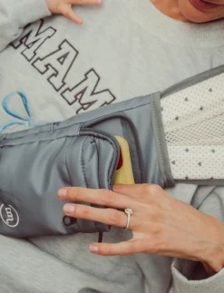 Bæreseler, Strækvikler & Bærestole|Thatsmine That's Mine Cleo Bæresele, Lots Of Love Sky Beige/Grå