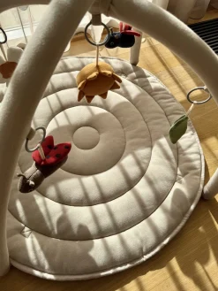 Babylegetøj|VanillaCopenhagen Vanilla Copenhagen Ladybug Aktivitetstæppe, Oyster