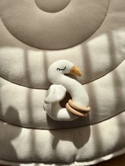 Babylegetøj|VanillaCopenhagen Vanilla Copenhagen Swan Rangle, Milk